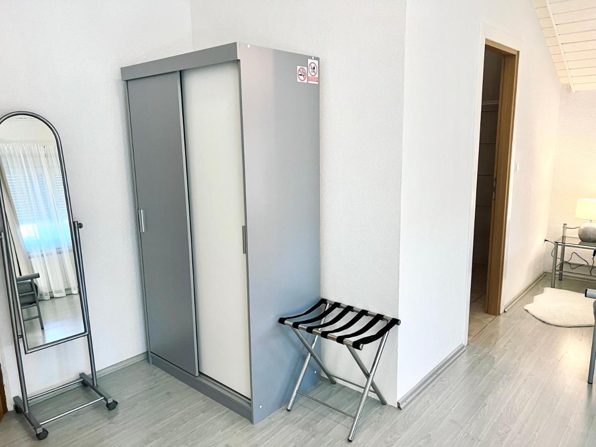 Rooms Mirabella Rakovica Eksteriør bilde
